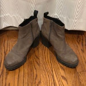 Vagabond ankle heeled boots